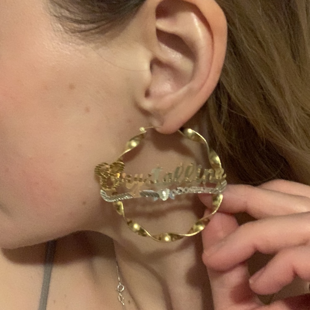 Tres Colori 18 Karat Gold Plated Nameplate Hoop Earrings: Crystal - Picture 12 of 13